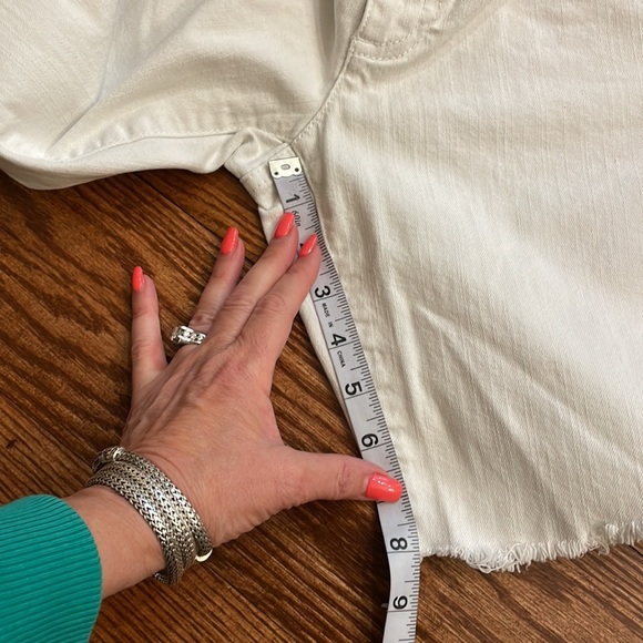 Michael Kors women’s white denim Bermuda low mid rise shorts frayed hem size 6 - Picture 14 of 14